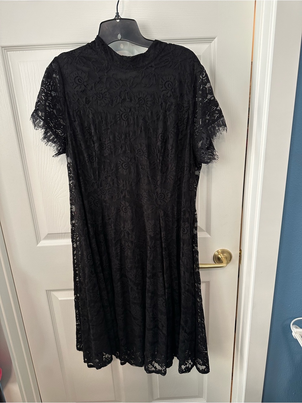 Elegant Black Lace Midi Dress with Scalloped Sleeves